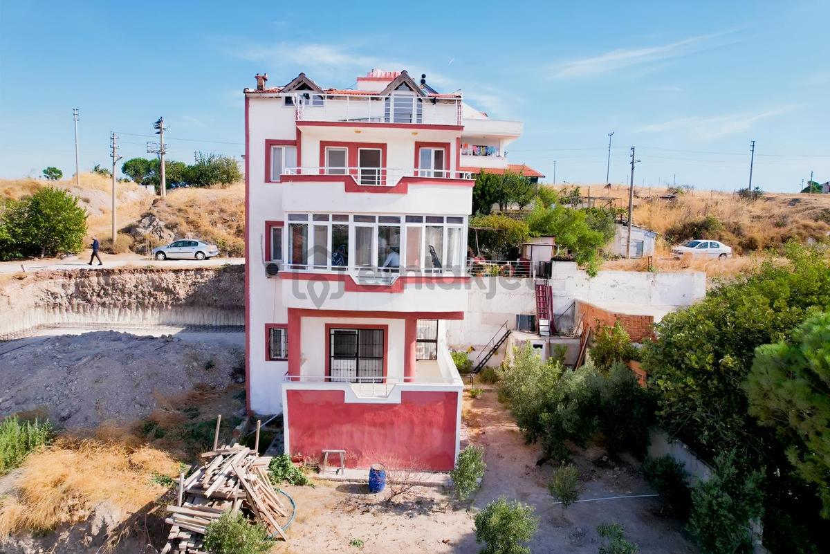 Dikili Çandarlı Mavikentte Satılık Eşyalı 4+1 Villa