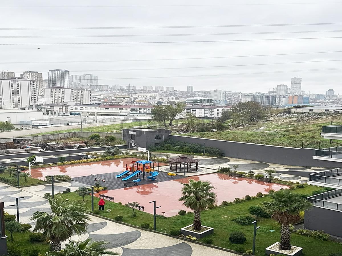 Metrobüse Marmara Park'a Komşu Site İçinde 2+1 Balkonlu Daire