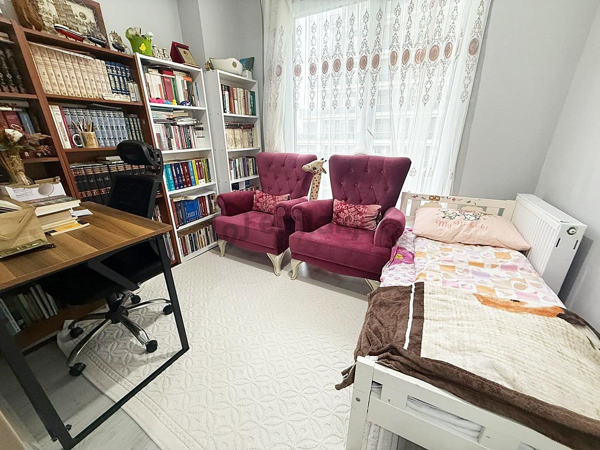 Metrobüse Marmara Park'a Komşu Site İçinde 2+1 Balkonlu Daire - 22