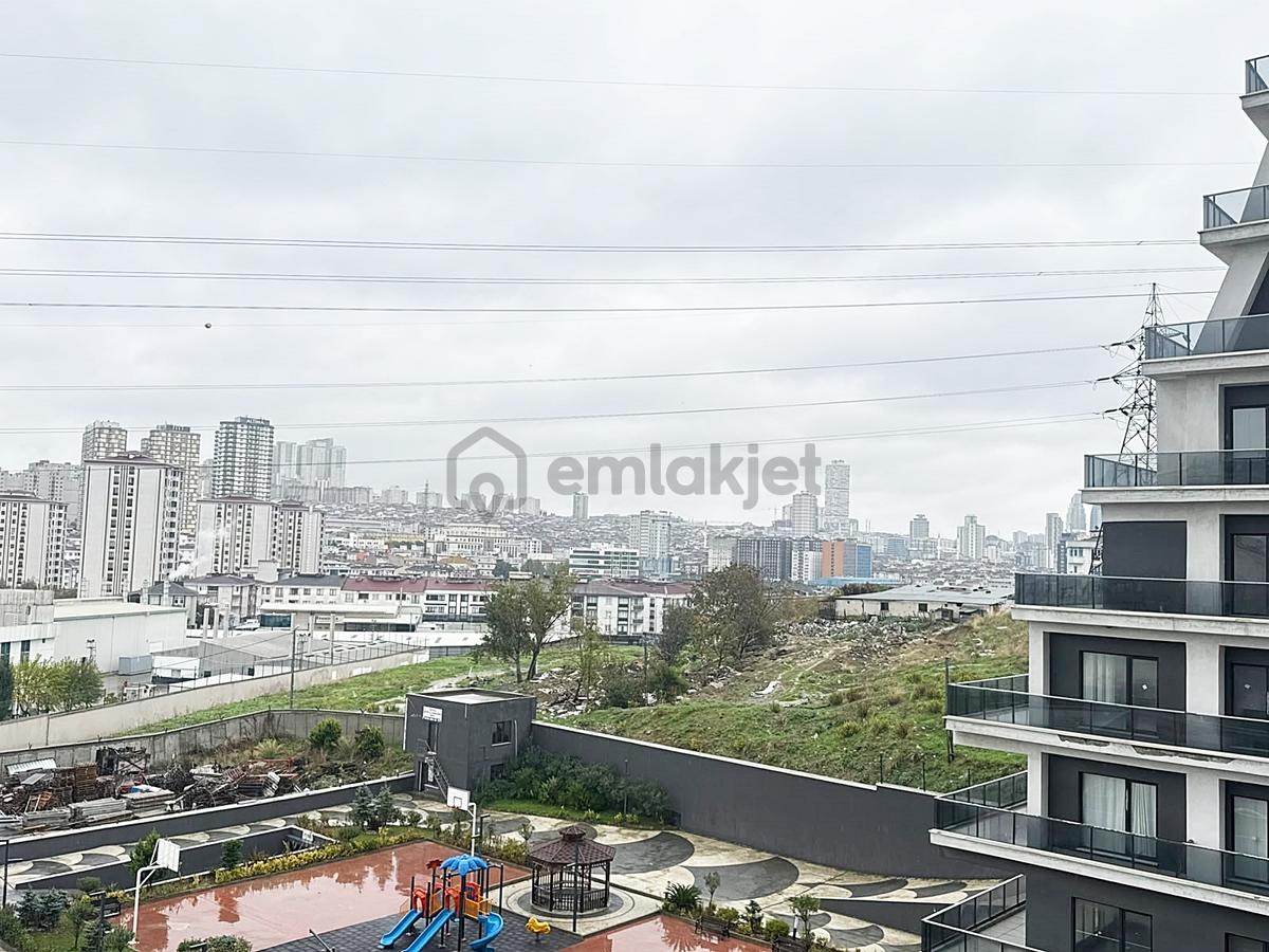 Metrobüse Marmara Park'a Komşu Site İçinde 2+1 Balkonlu Daire - 8