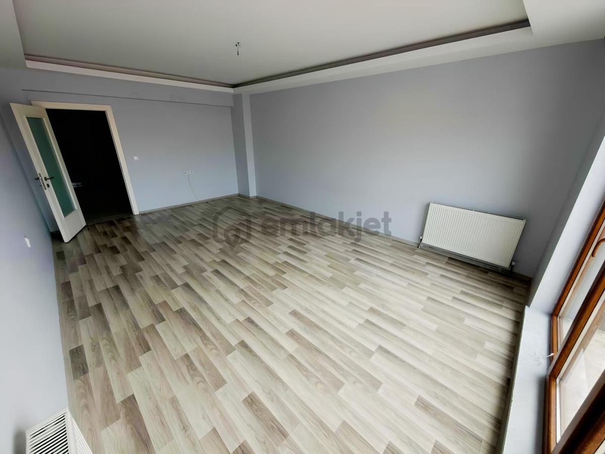 Ümitova Caddesin'de Full Yapılı E.banyolu Asansörlü 3+1 - 22
