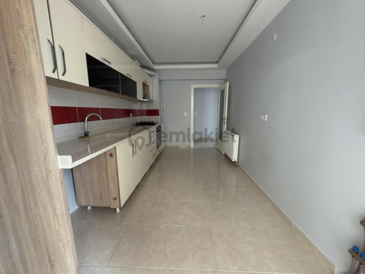 Ümitova Caddesin'de Full Yapılı E.banyolu Asansörlü 3+1 - 33