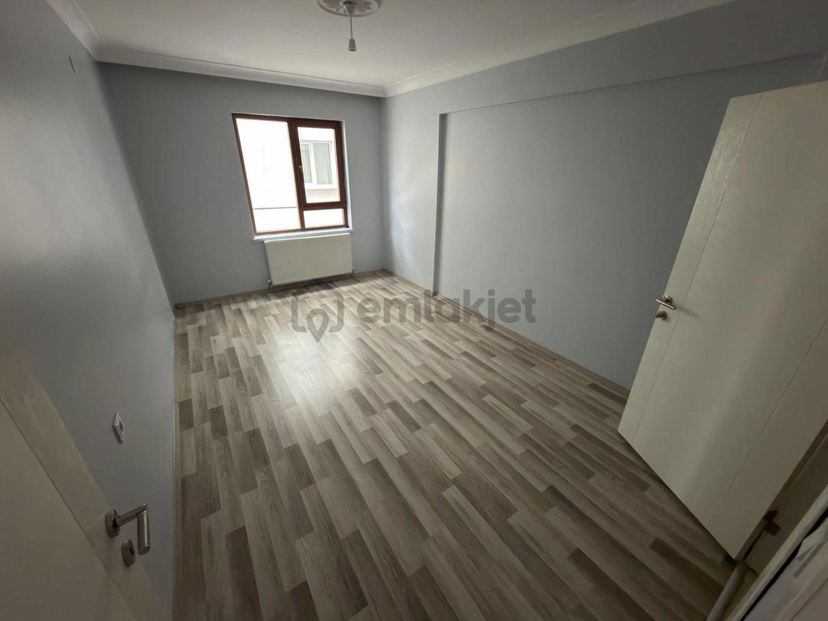 Ümitova Caddesin'de Full Yapılı E.banyolu Asansörlü 3+1 - 11