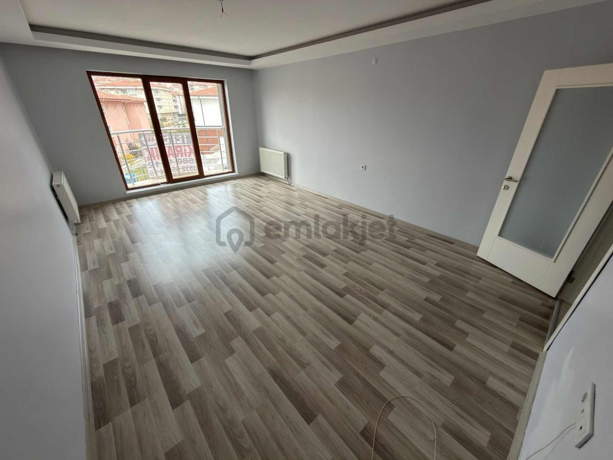 Ümitova Caddesin'de Full Yapılı E.banyolu Asansörlü 3+1 - 28