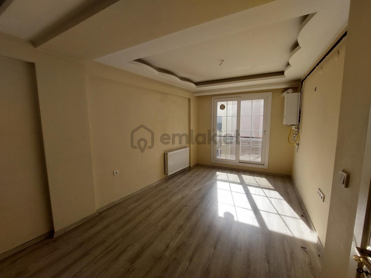 Atatürk Mahallesinde 60m2 Doğalgazlı 1+1 - 6