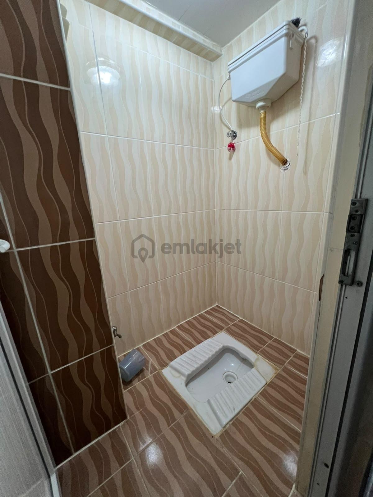 Bahçelievler Merkez Cadde Cephe Arakat Ön Cephe Kiralık Daire - 11