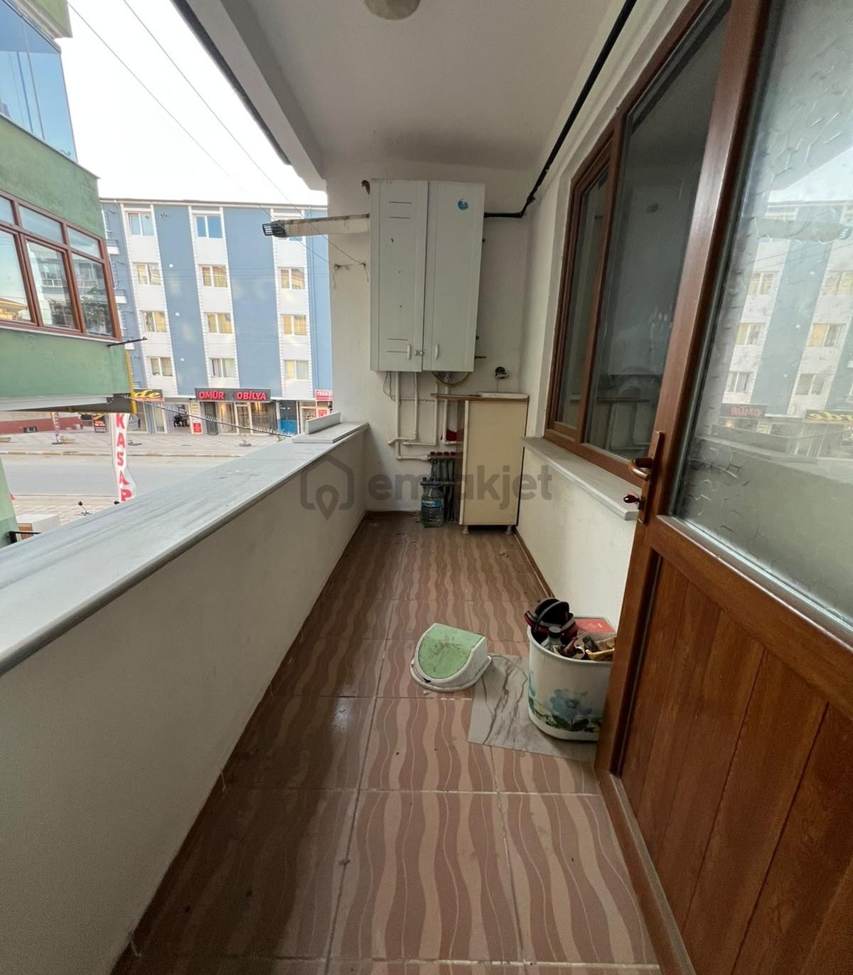 Bahçelievler Merkez Cadde Cephe Arakat Ön Cephe Kiralık Daire - 8