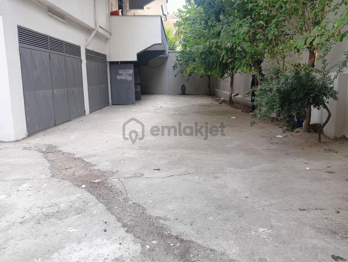 Değirmicemde Satlık Garaj Veya Depo - 9