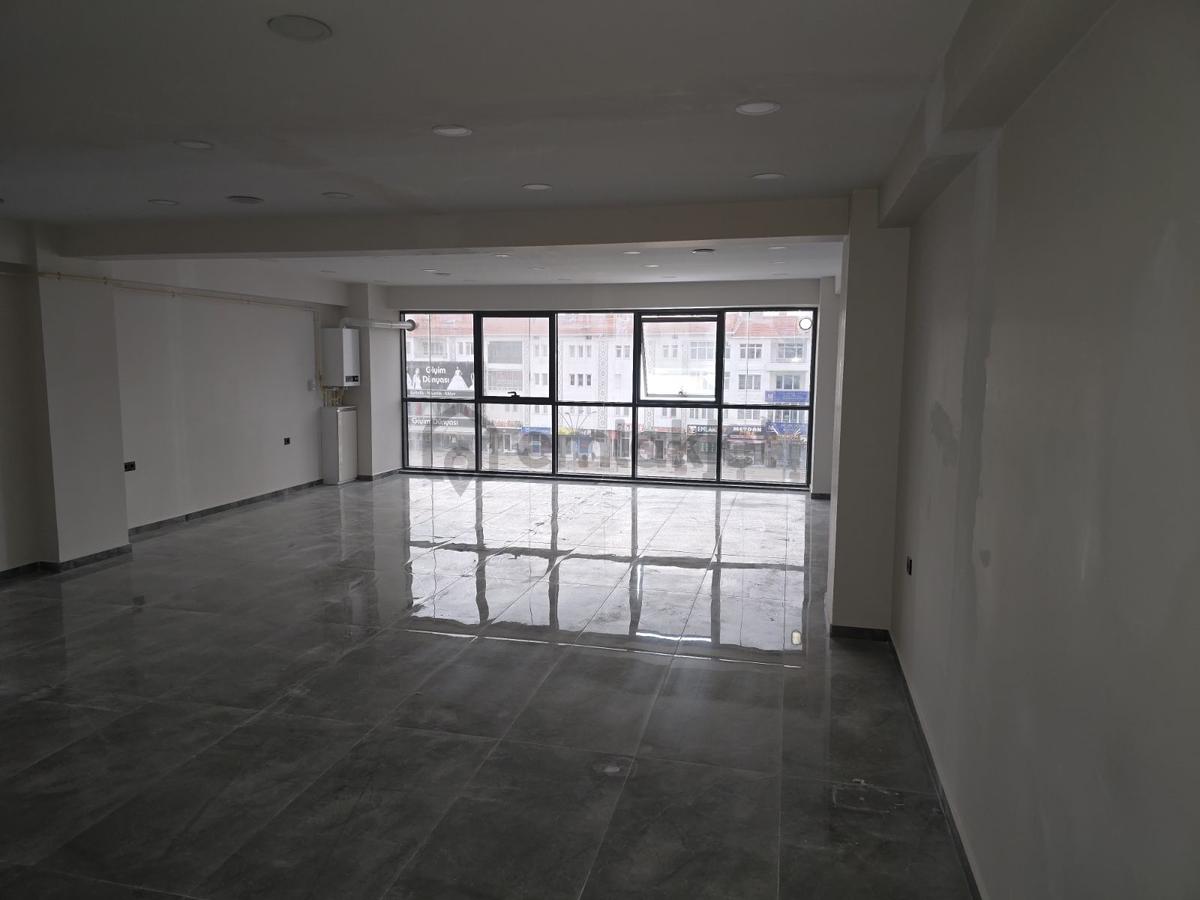 Sorgun Meydanda Kiralık Ofis - 4