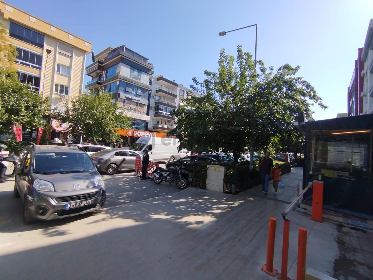 Gaziemir De İşlek Cadde Üzerinde Satılık Dükkan - 2