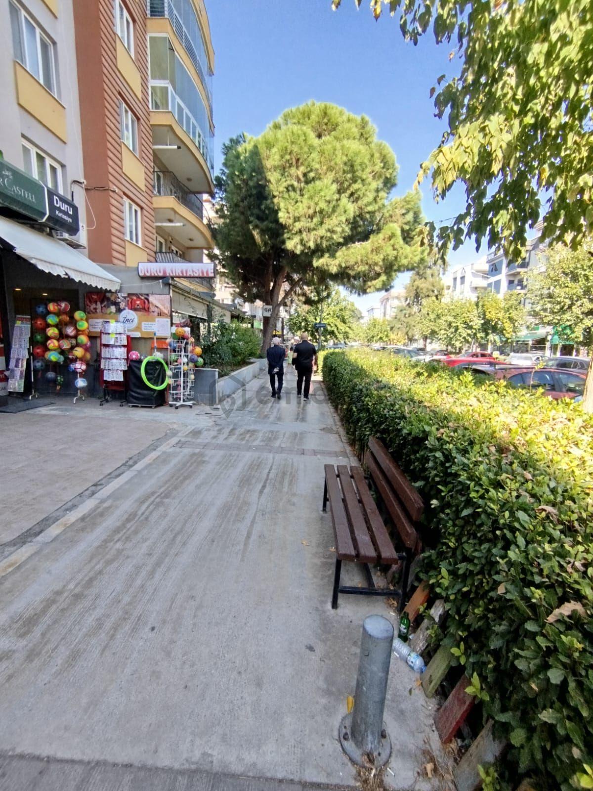 Gaziemir De İşlek Cadde Üzerinde Satılık Dükkan - 4