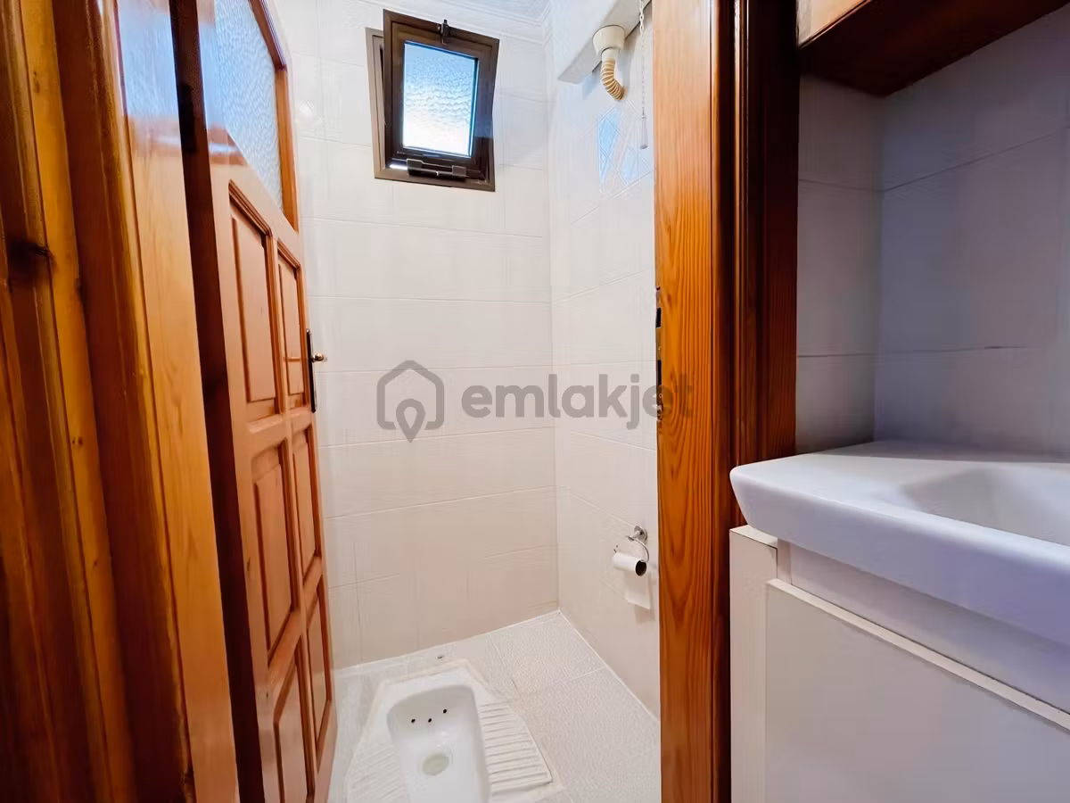 Bayraklı Tepekule'de Tadilatlı Ve Doğalgazlı Kiralık 3+1 Daire - 49