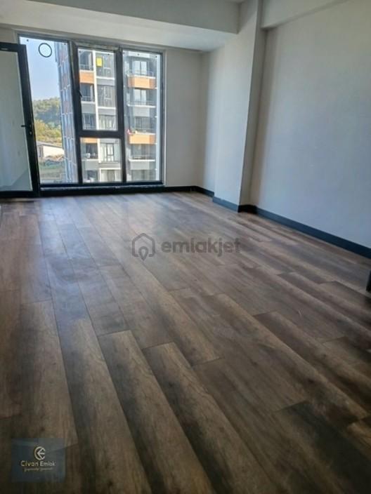 Çobanlıda Gülparkta Havuzlu Sitede Kiralık 1+1 - 6