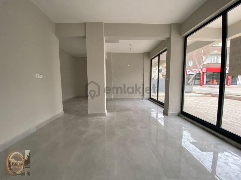Roma' Dan Süleymaniye Mahallesi' Nde Kiralık Dükkan - 3