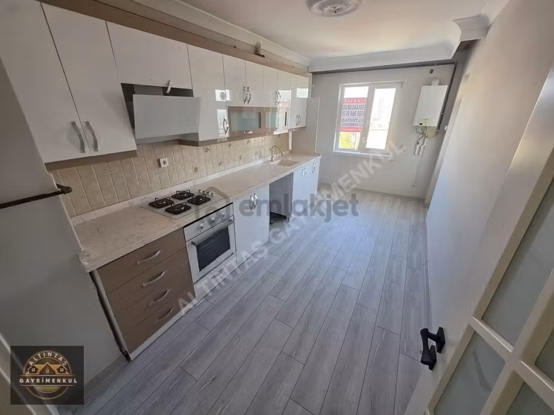 Suadiye'de Manzaralı, Yapılı 3+1 Kiralık Daire - 12