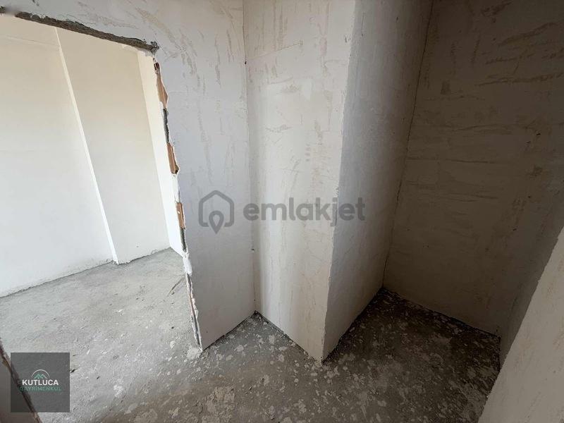 Taşpınar'da 1500 M2 Arsa Üzerinde Natamam 3 Banyolu Cadde Üzeri! - 28