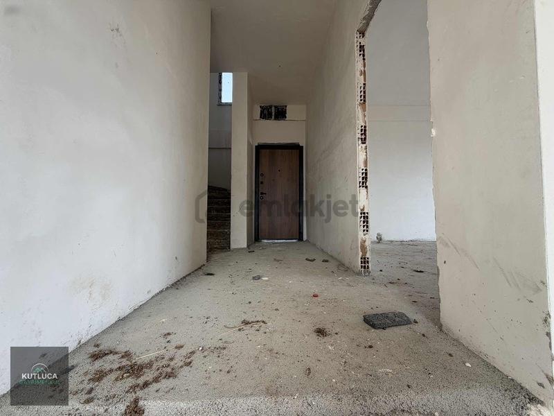 Taşpınar'da 1500 M2 Arsa Üzerinde Natamam 3 Banyolu Cadde Üzeri! - 15