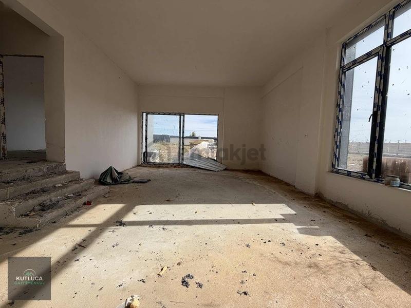 Taşpınar'da 1500 M2 Arsa Üzerinde Natamam 3 Banyolu Cadde Üzeri! - 9