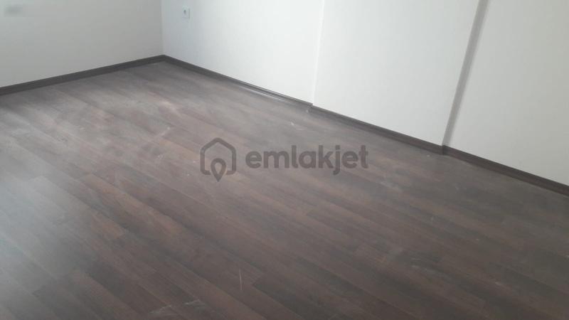 Sarısuda Lüks Site İçinde Giriş Kat Ebeveyn Banyolu 3+1 - 24