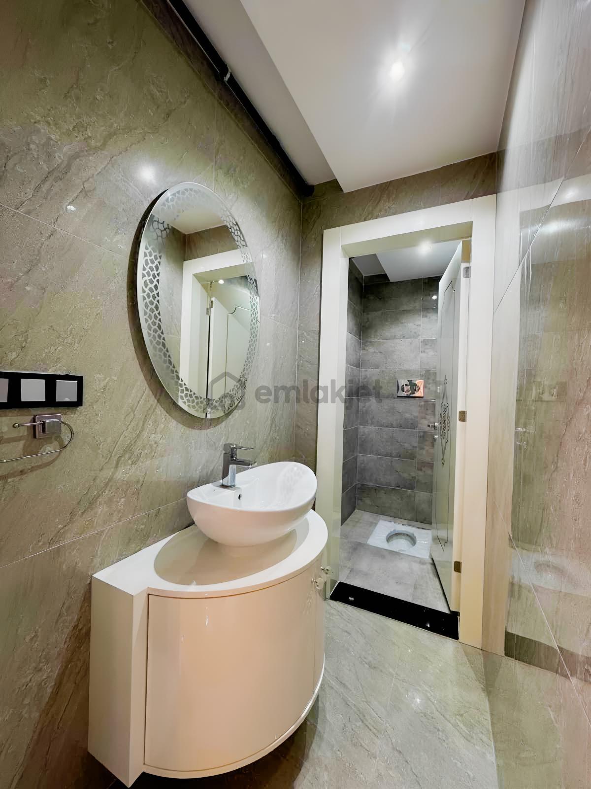 Yenişafakta Satılık 3+1 140 Lüks Daire - 4