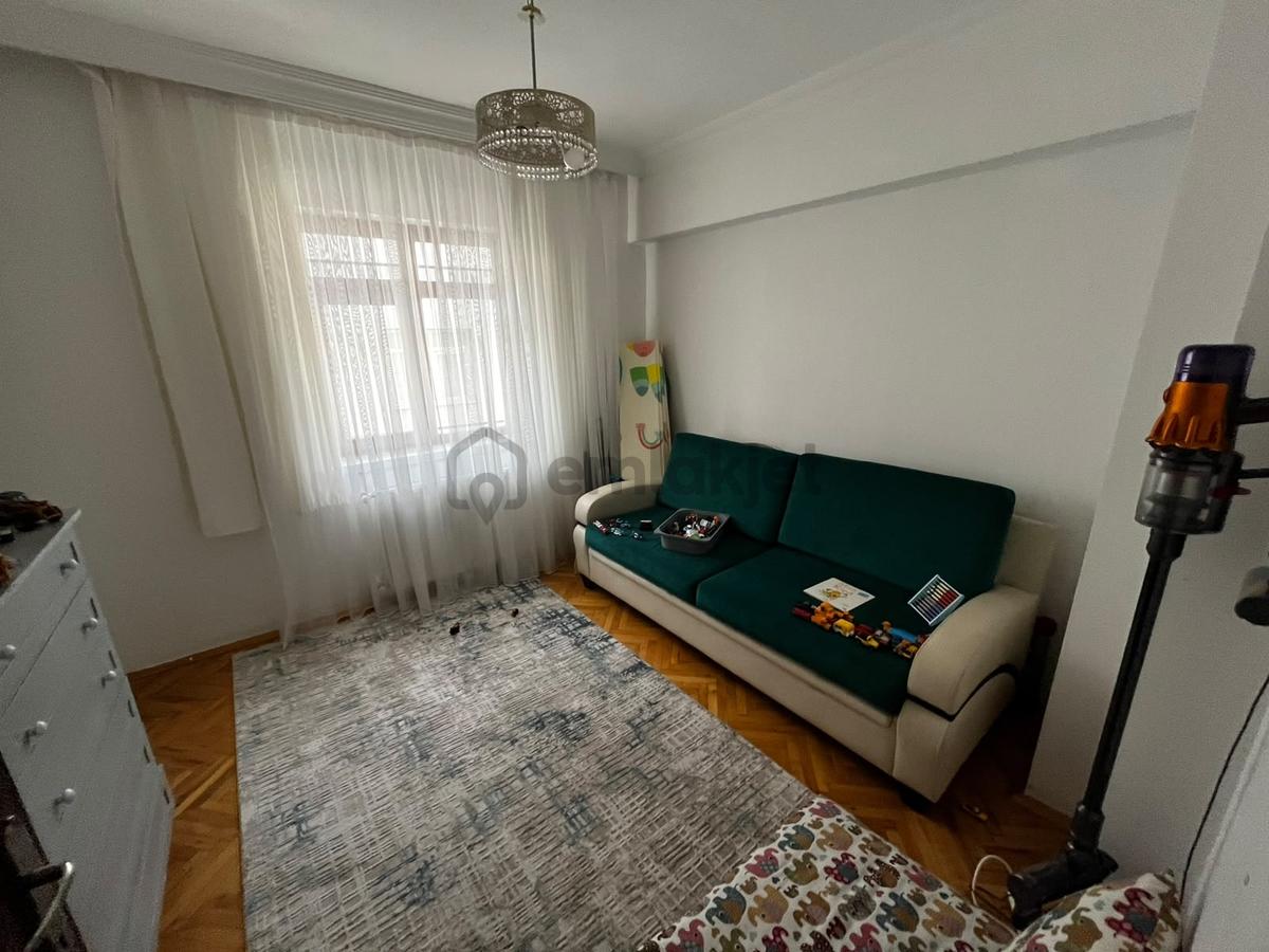 Vatan'da Bağlarbaşında 1.kat Ön Cephe Geniş M2 Temiz Kiralık 3+1 - 12