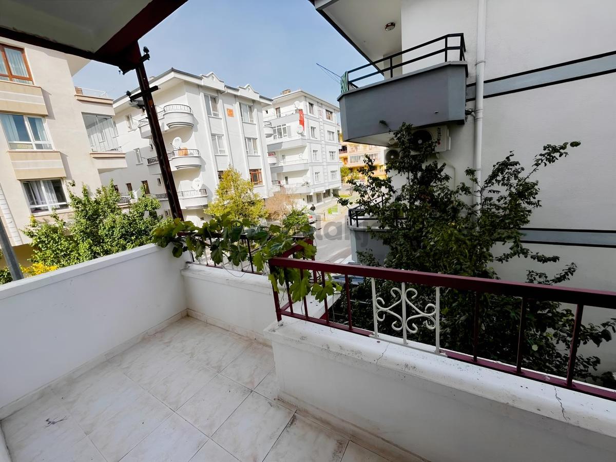 Vatan'da Bağlarbaşında 1.kat Ön Cephe Geniş M2 Temiz Kiralık 3+1 - 10