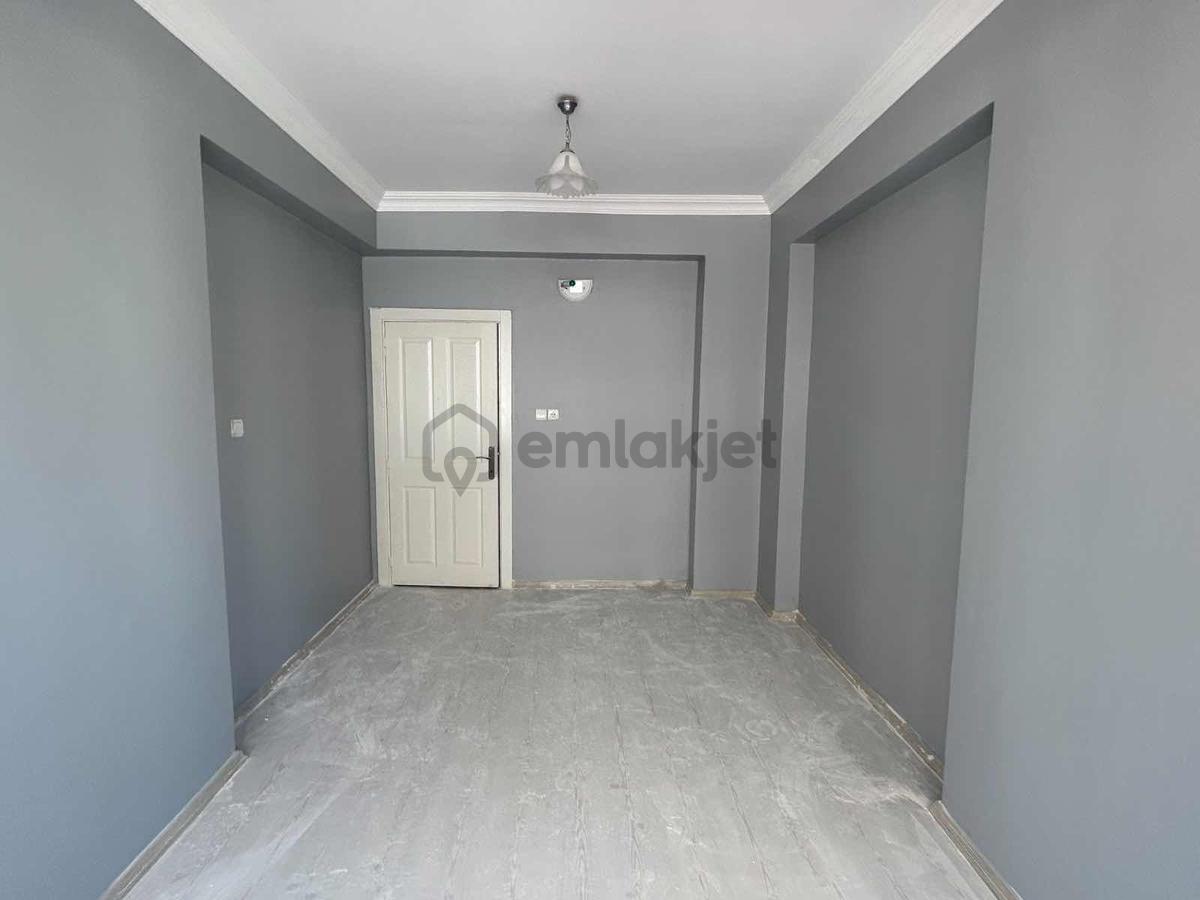 Germenıcıa'dan Fırsat Fiyata Satılık Geniş 3+1 Daire - 2