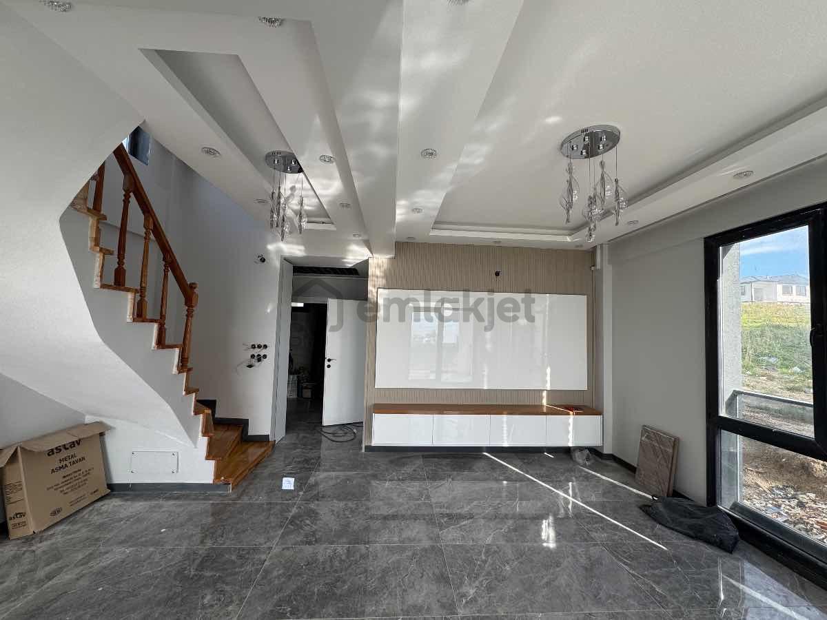 Karabiga'da Muhteşem Deniz Manzaralı Satılık Müstakil Villa - 2