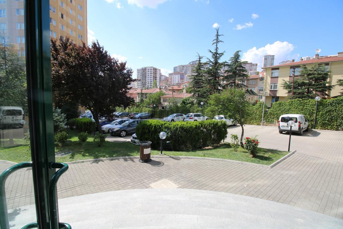 Demetkent Sitesinde Ara Kat Tam Yapılı Satıklık Daire - 2