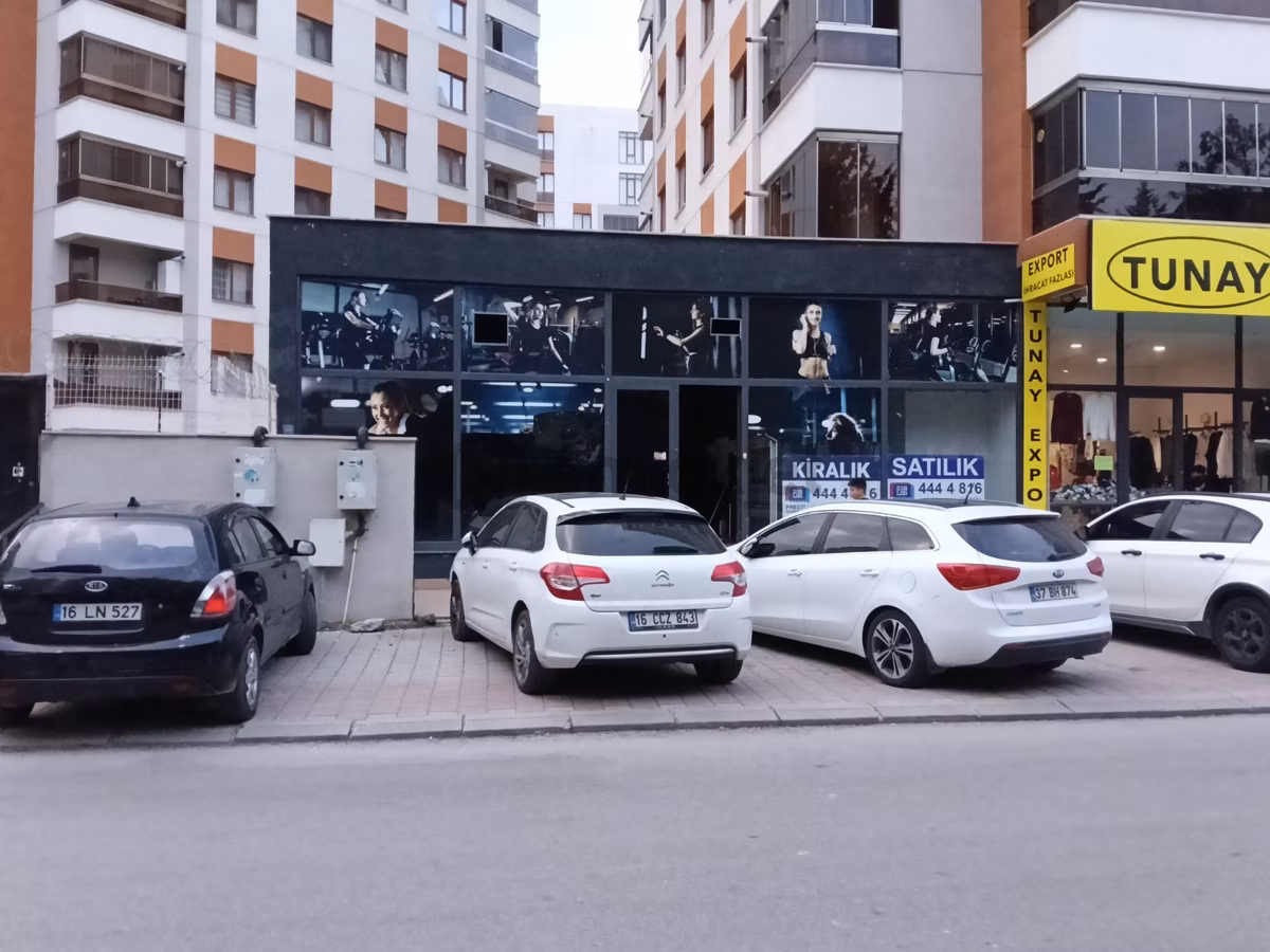 Ataevlerde 200 M2 Satılık Dükkan - 2