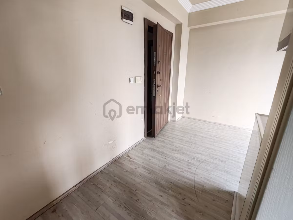 Karasu Yalı Mahallesinde Yüksek Giriş Kiralık 1+1 - 9