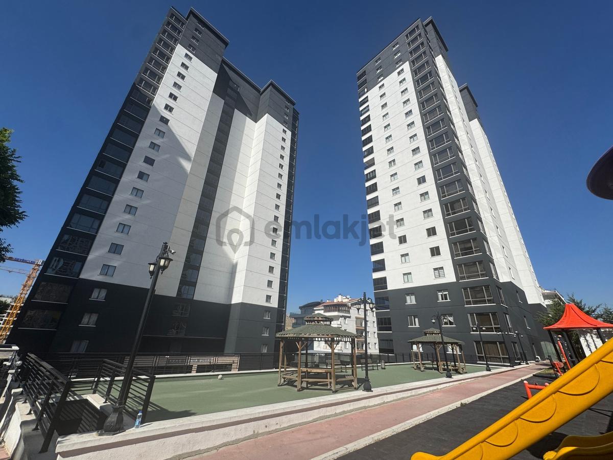 4+1 2 Bloklu Site İçerisinde 7/24 Güvenlikli Kiralık - 35