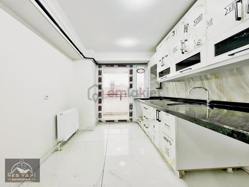 Metrobüse 5 Dk Sıfır İskanlı Arakat Daire!! - 10