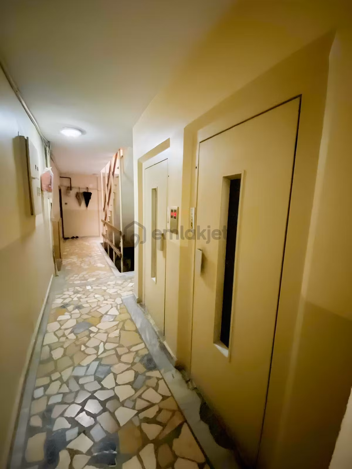 Güngören Cömert Kent Sitesin De 10 Kat 3+1 Satılık Daire - 10