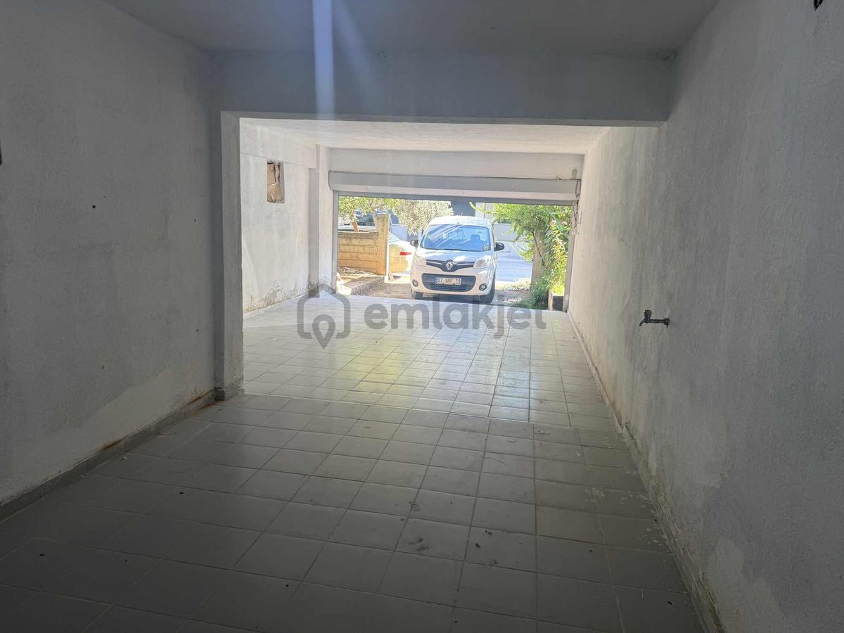 Perşembe Pazarı Yakını Büyük Depo - 3
