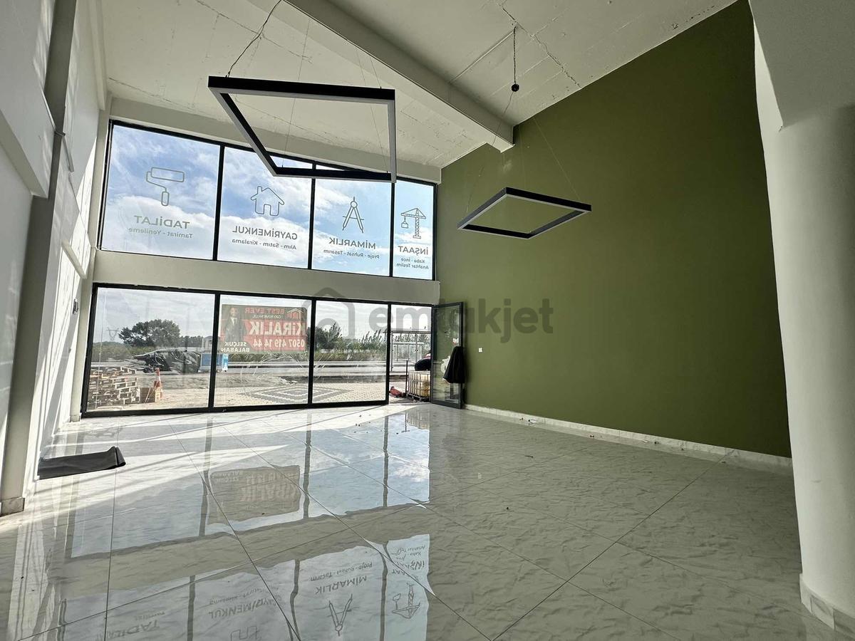 Atlı Çayır Bulvarına Cephe Kiralık Şerefiyesi Yüksek Dükkan - 11