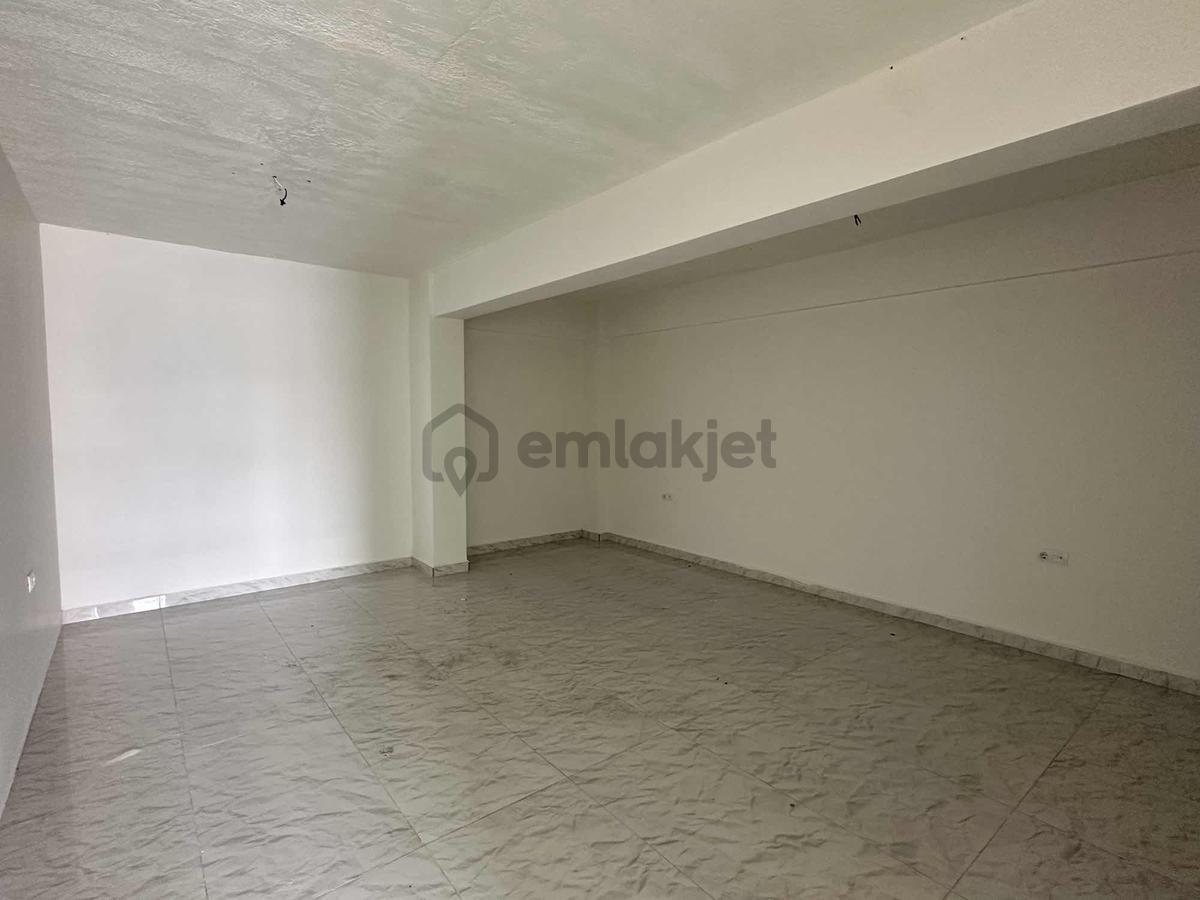 Atlı Çayır Bulvarına Cephe Kiralık Şerefiyesi Yüksek Dükkan - 13