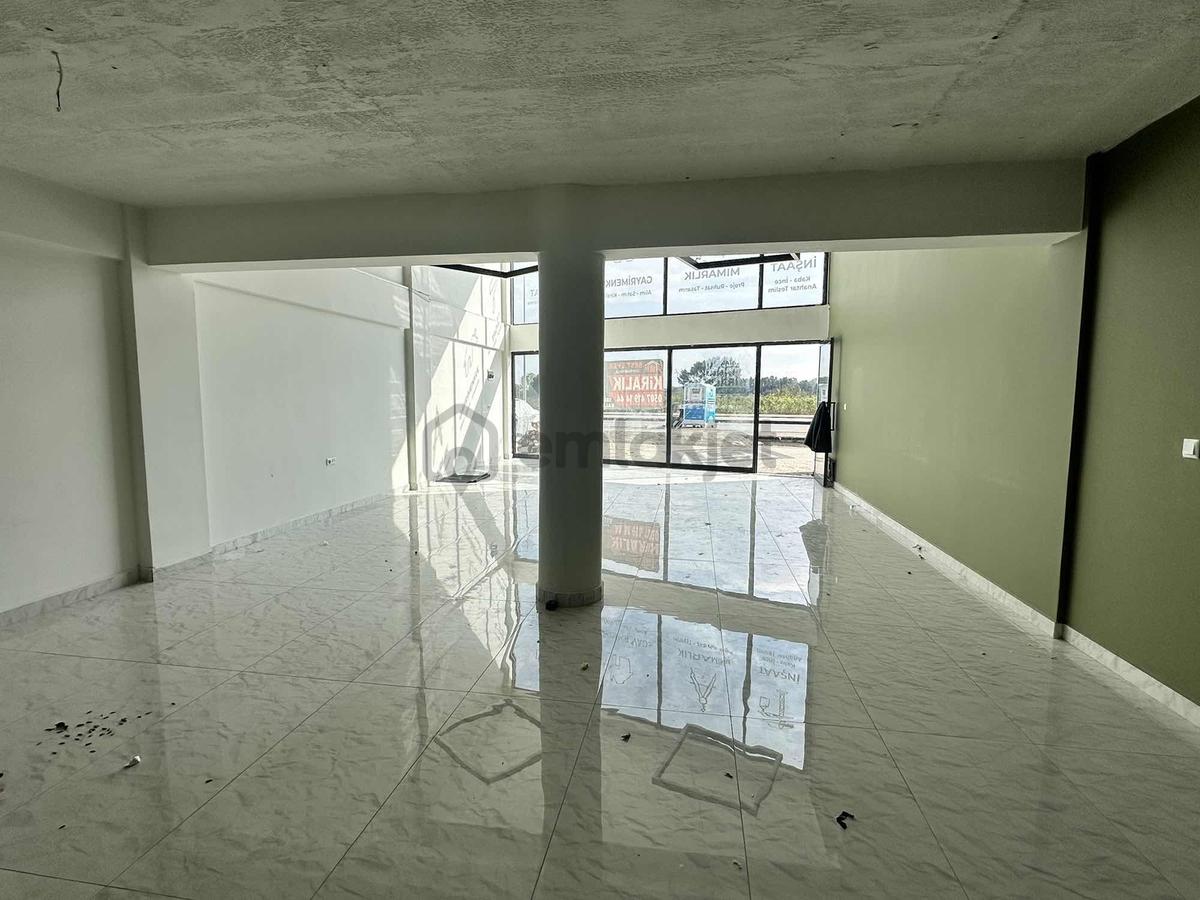 Atlı Çayır Bulvarına Cephe Kiralık Şerefiyesi Yüksek Dükkan - 8
