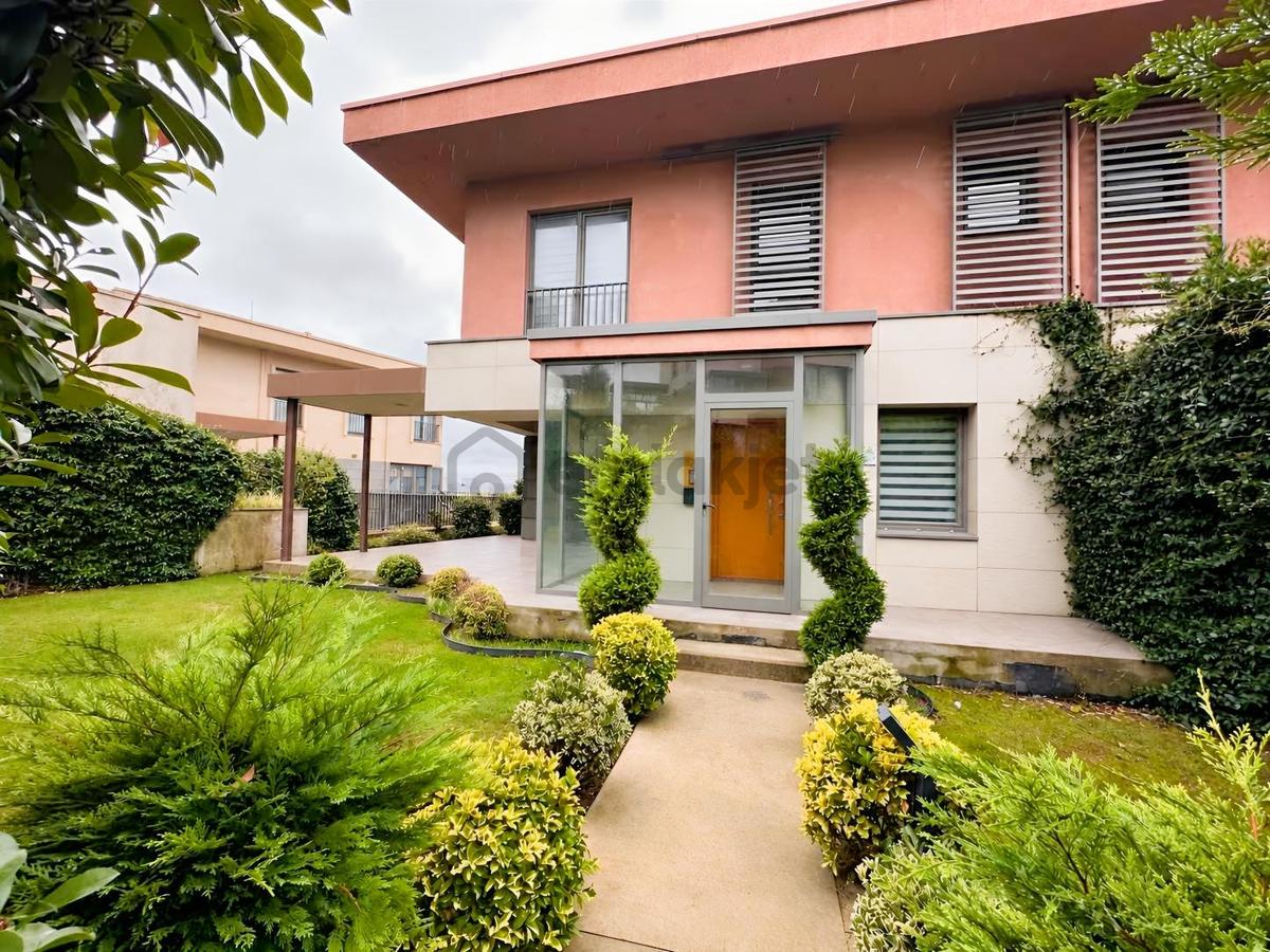 Bahçeşehir Eston Şehir Koru 'da Kiralık 4+1 Sky Villa !!!
