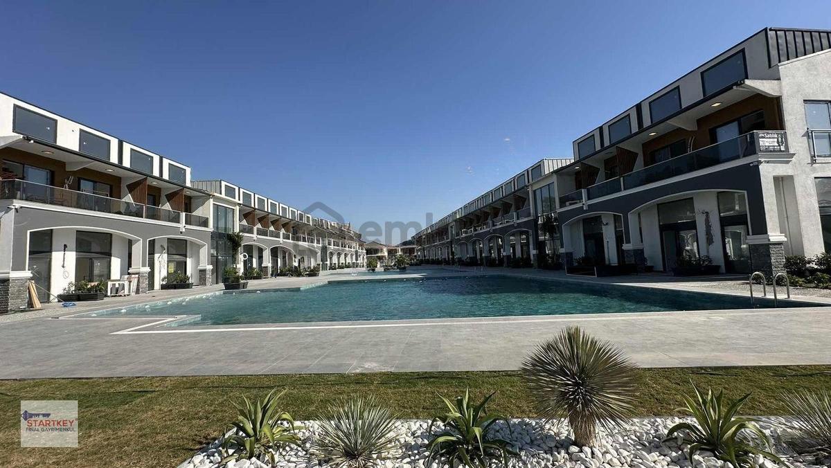 Foça Full Deniz Manzaralı Bahçeli Satılık Loft