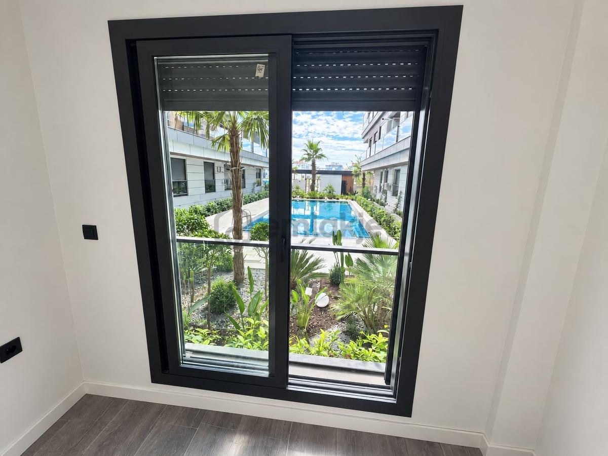 Seyrek Merkezde Havuzlu Sitede Satılık 1+1 Daire - 7