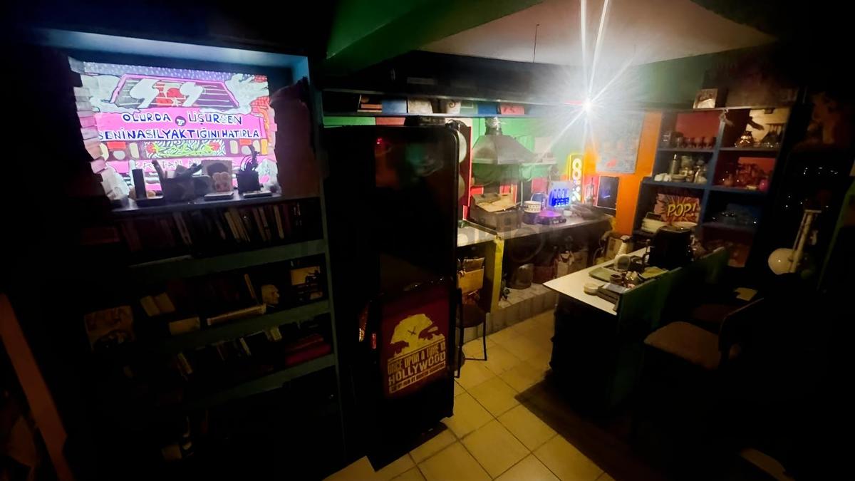 İzmit Barlar Sokağında Konsept Bar | Ruhsatlı, Caddeye Yakın - 31