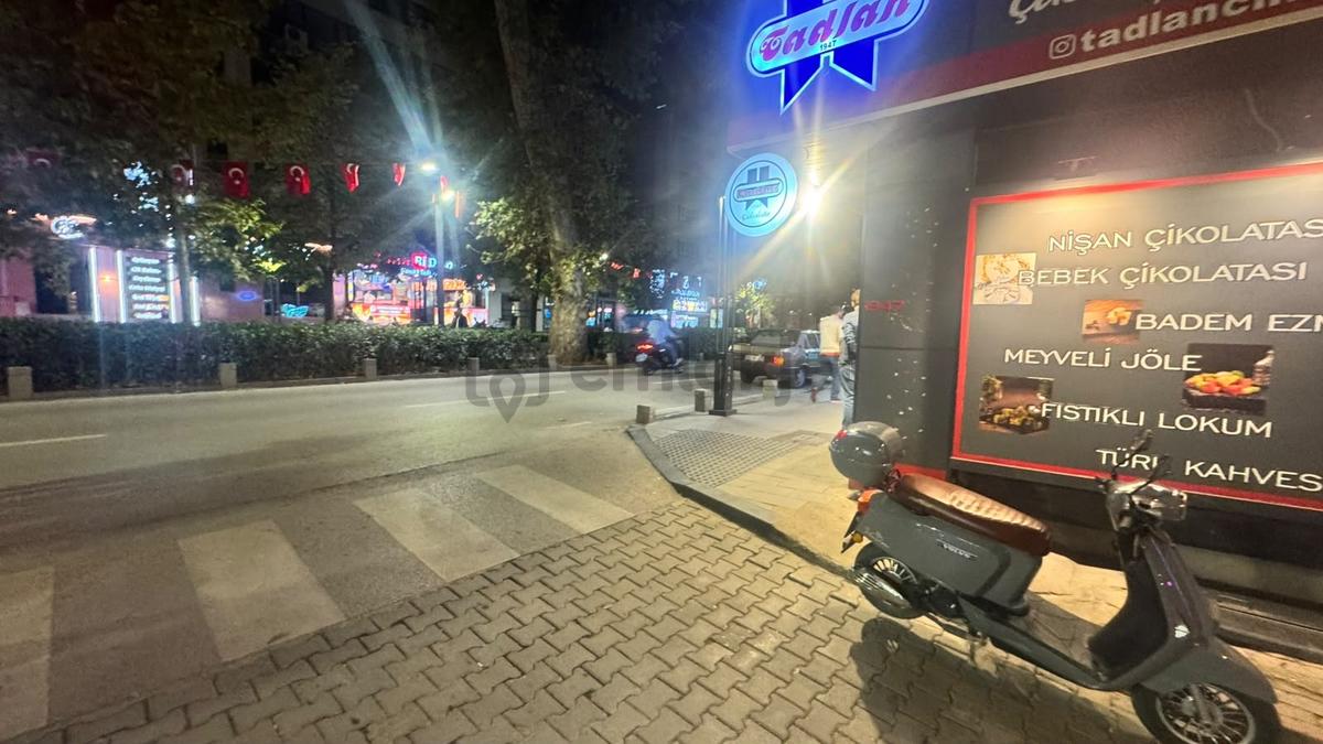 İzmit Barlar Sokağında Konsept Bar | Ruhsatlı, Caddeye Yakın - 5