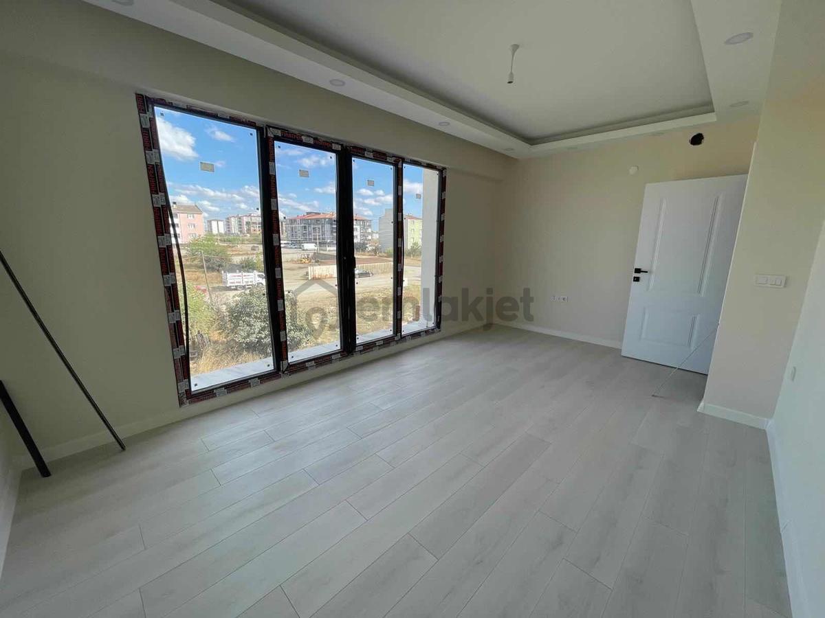 Hatip Mah Sarılar Yoluna Cephe 2+1 Ara Kat Daire - 7