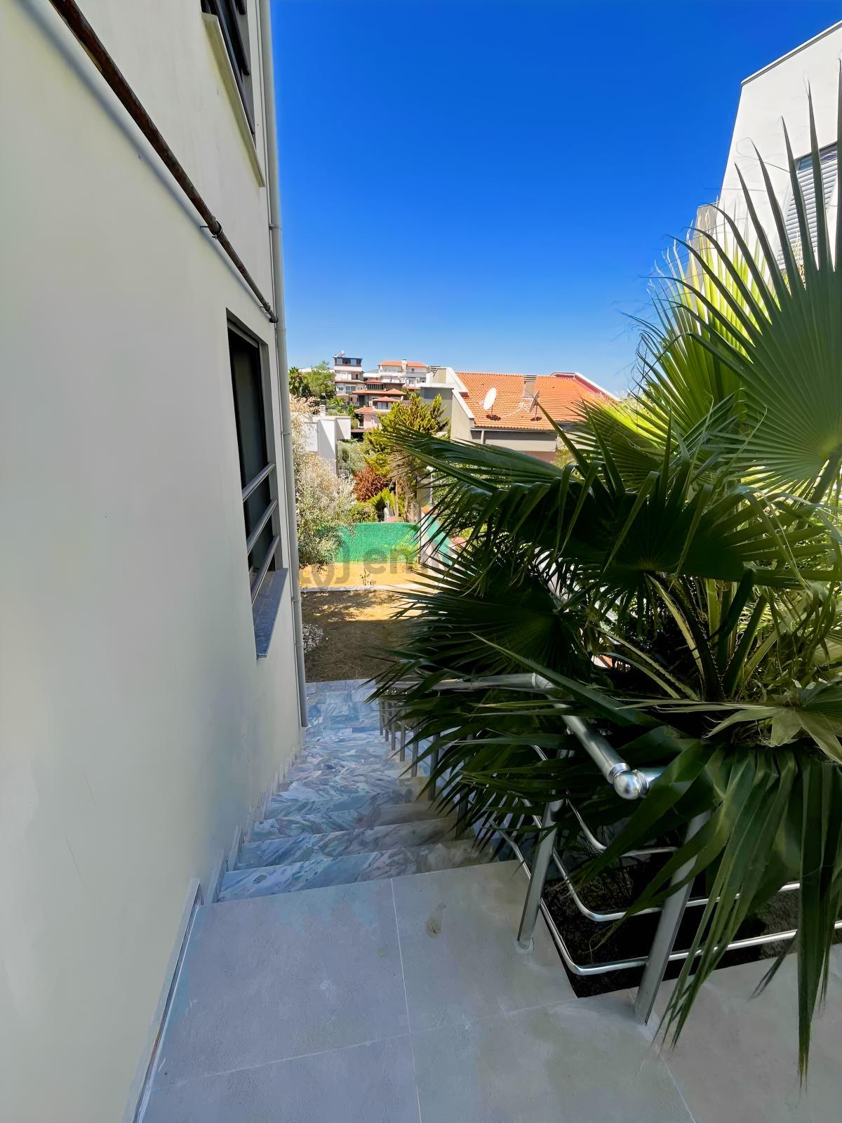 Fiyat Düştü! Acil Satılık Güzelbahçe Asansörlü Villa - 15