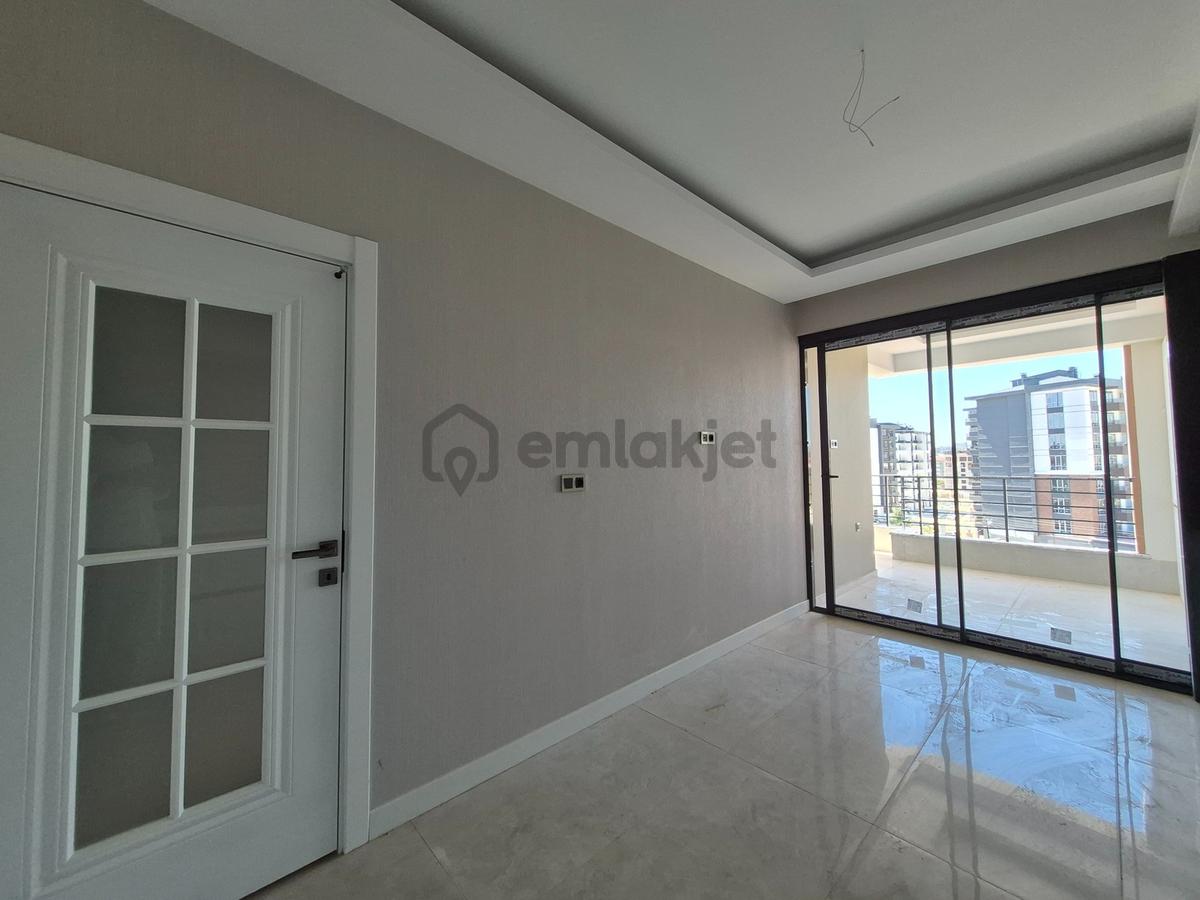 Esenler Mah. Cadde Üzeri İşyapar'dan Sıfır 4+1 Lüks Daire - 13