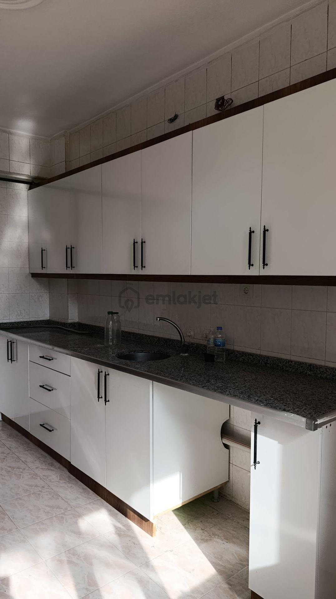Arakat 2 Kat Doğalgazlı Asansörlü Merkezi Konumda - 2