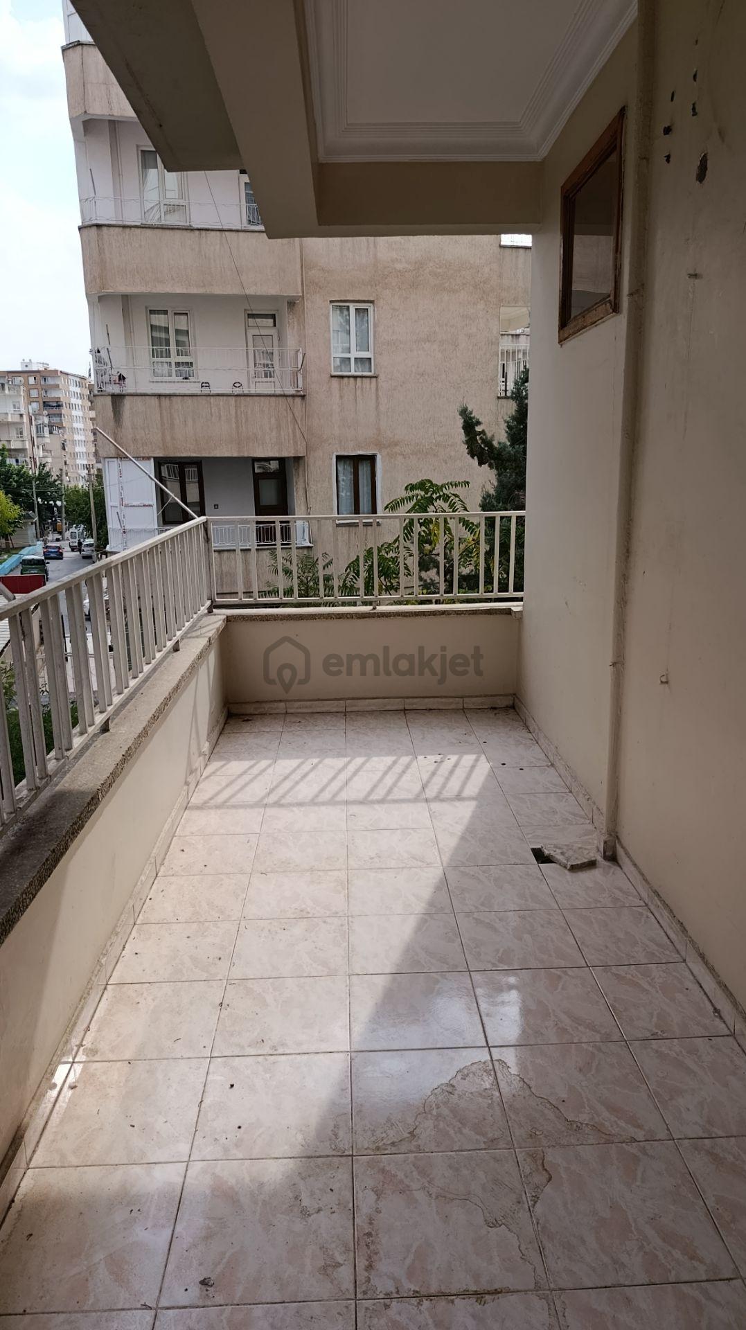 Arakat 2 Kat Doğalgazlı Asansörlü Merkezi Konumda - 15