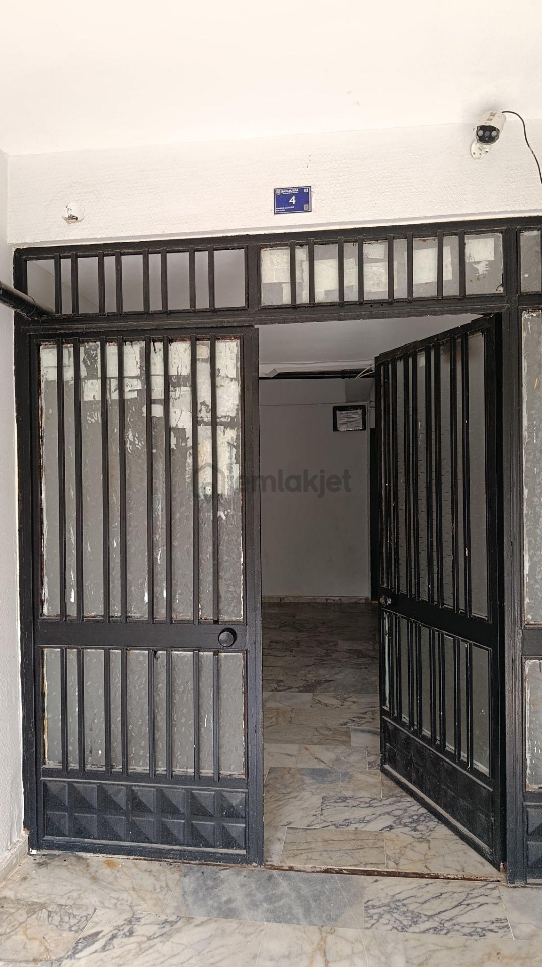 Arakat 2 Kat Doğalgazlı Asansörlü Merkezi Konumda - 26