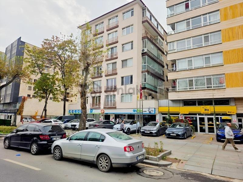 Gmk Bulvarı'nda Tamamı Konutlardan Oluşan Binada Satılık Daire - 17